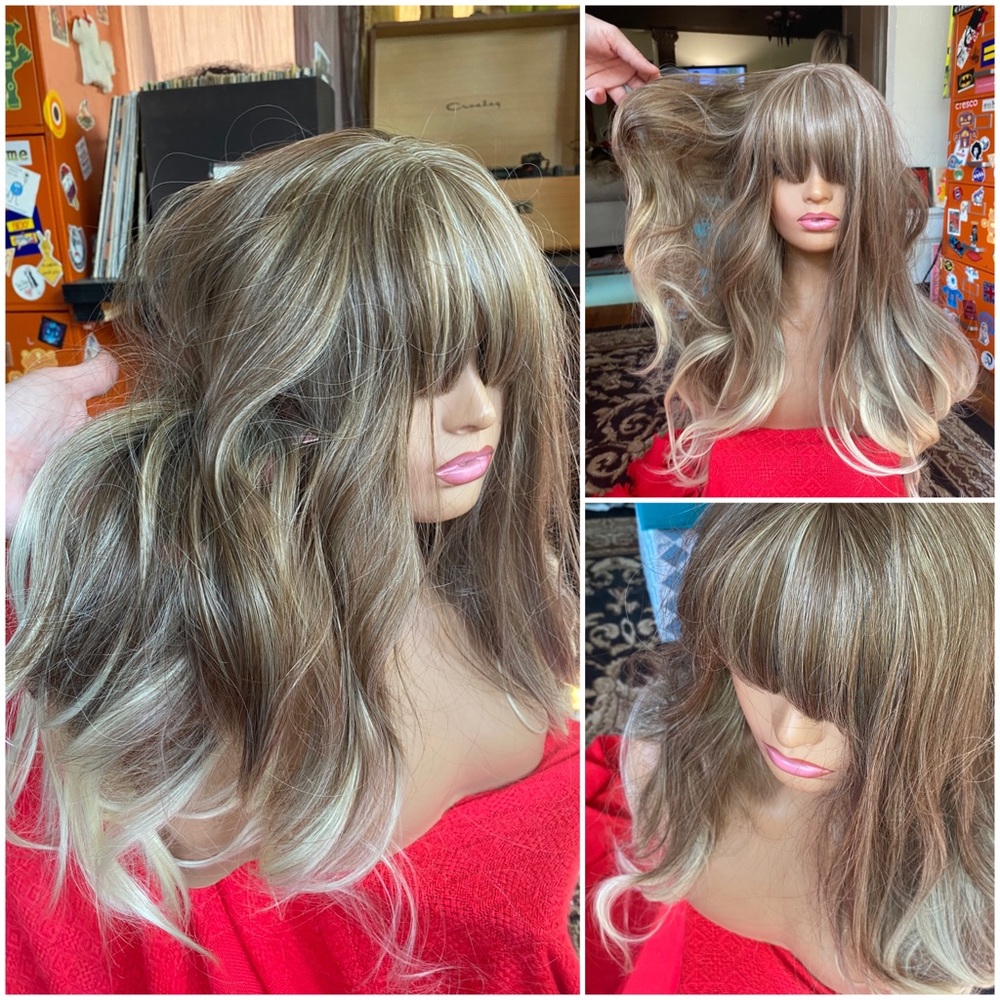 Medium Ash blonde wig with bangs